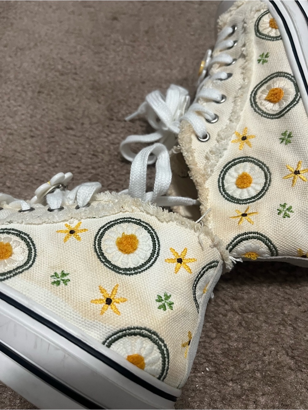 Floral Embroidery Canvas Sneakers - Picture 3 of 8